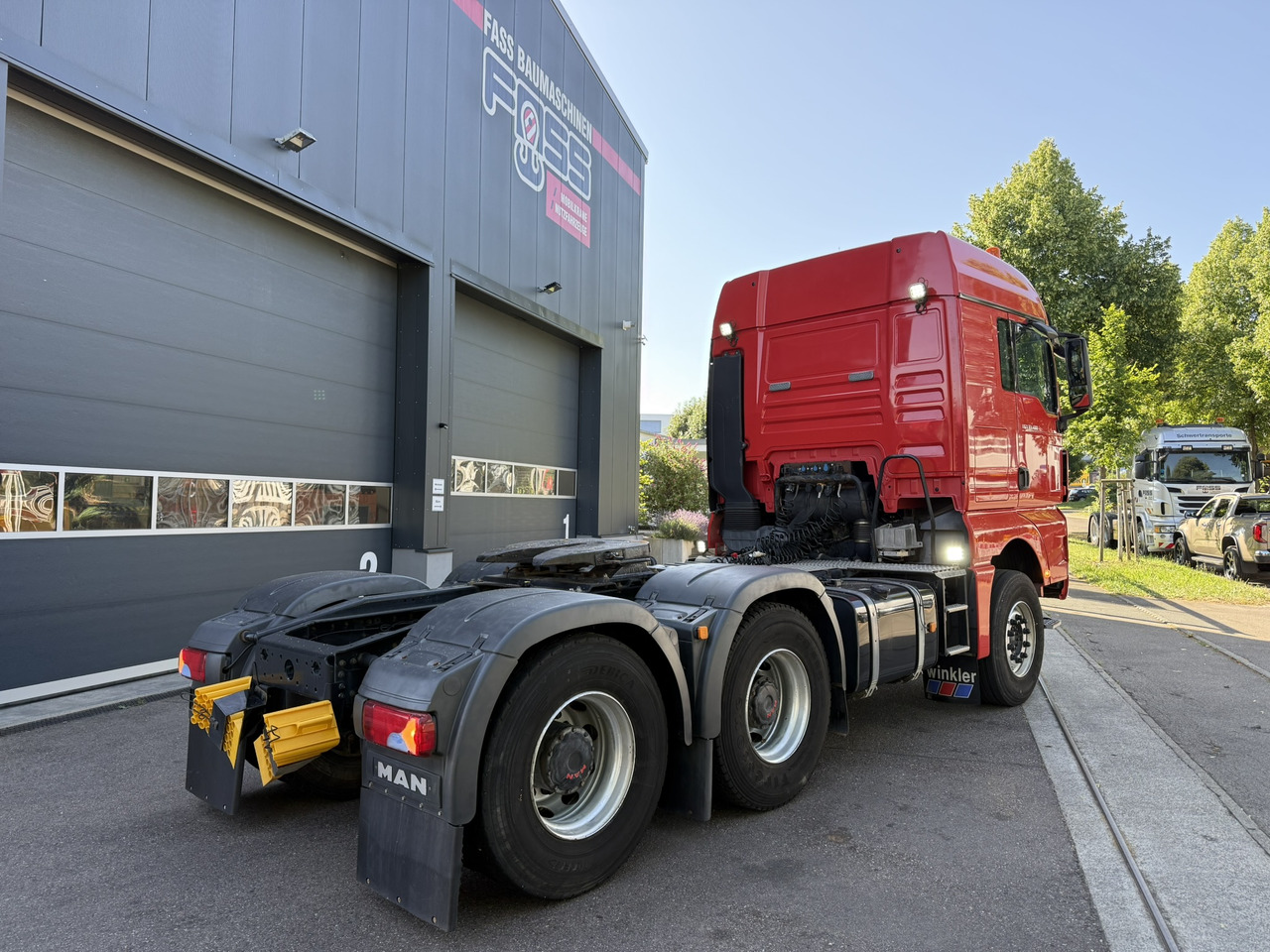 MAN TGX 33.480 6x4 BLS (zul. ZGG 120 t) - Nyergesvontató: 4 kép. MAN TGX 33.480 6x4 BLS (zul. ZGG 120 t) - Nyergesvontató: 4 kép.