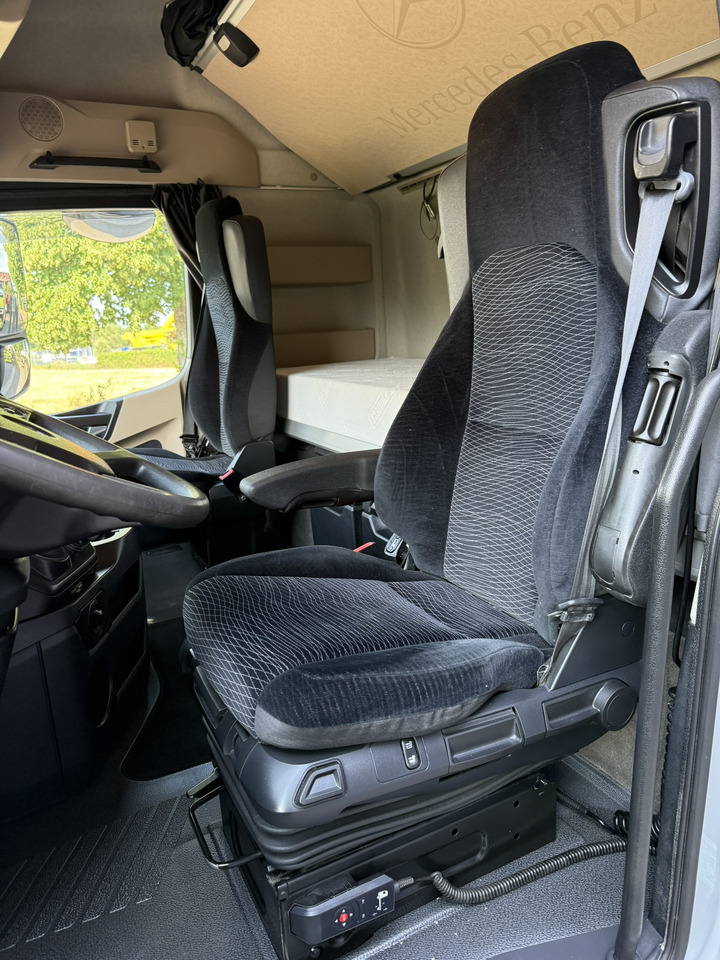 Nyergesvontató Mercedes-Benz 2015 Actros 4158 SLT 8x4 (ZGG 155 t): 11 kép.
