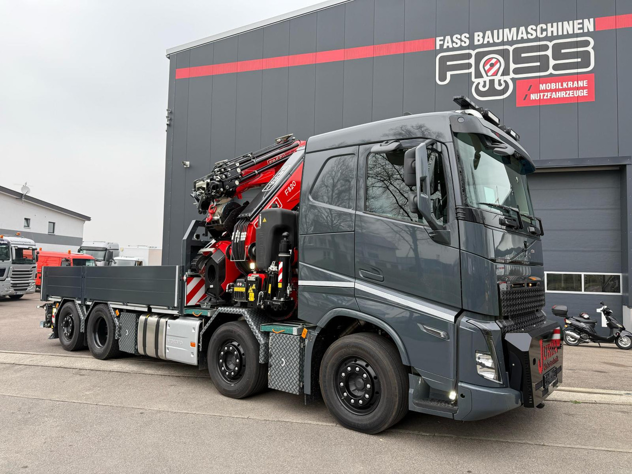 Volvo FH 500 | Kran Fassi F820 RA.2 | Jib L426 - Platós teherautó, Darus autó: 1 kép. Volvo FH 500 | Kran Fassi F820 RA.2 | Jib L426 - Platós teherautó, Darus autó: 1 kép.