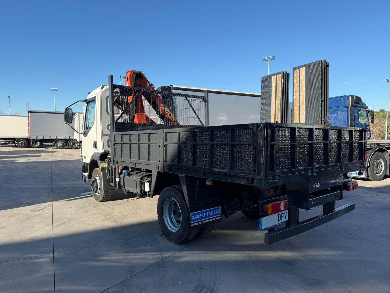 DAF LF FA 45.180 (Platform and Crane) - Platós teherautó, Darus autó: 4 kép. DAF LF FA 45.180 (Platform and Crane) - Platós teherautó, Darus autó: 4 kép.