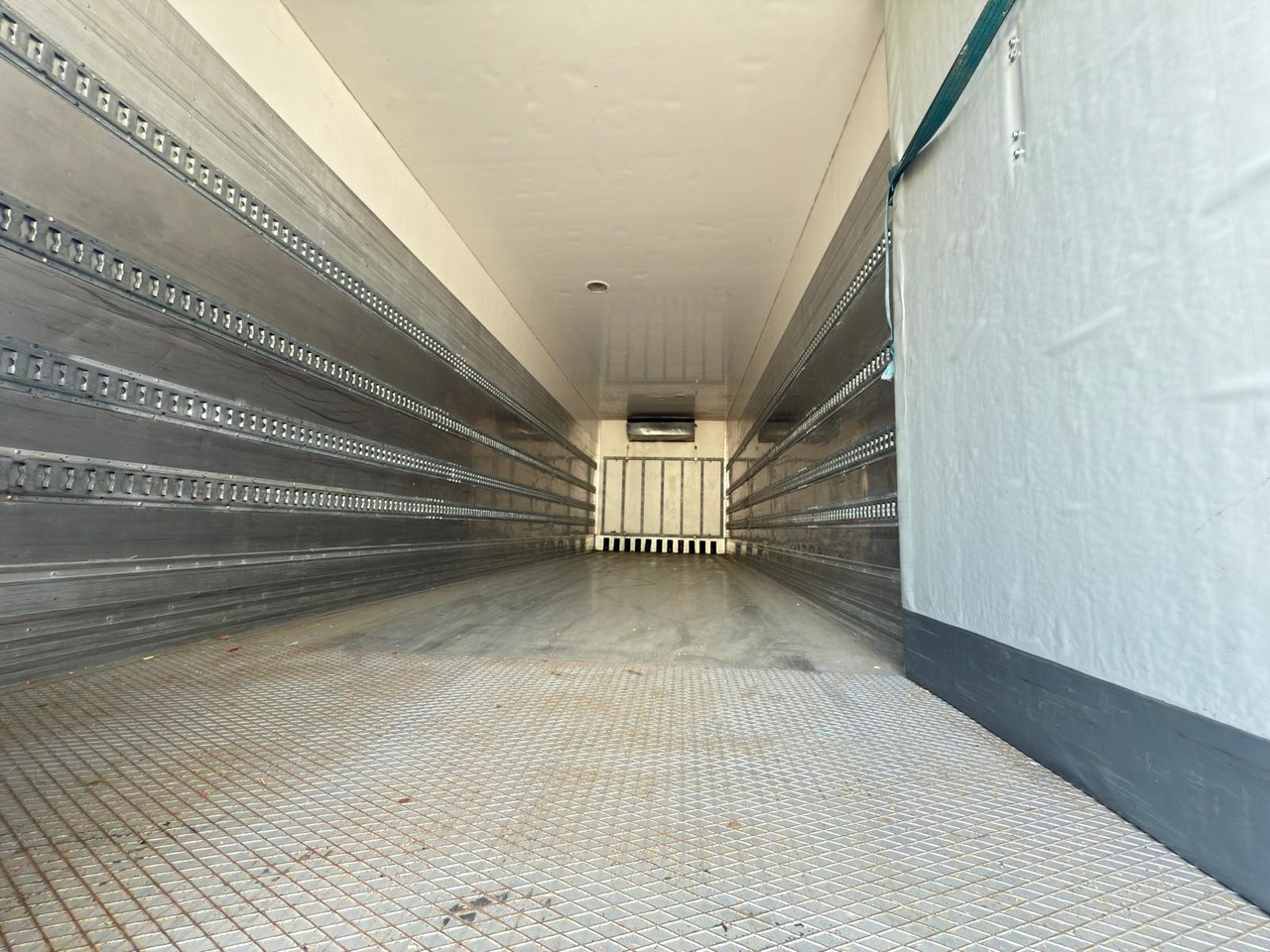 IVECO AD260S42 Stralis E6 (Refrigerator) - Hűtős teherautó: 5 kép. IVECO AD260S42 Stralis E6 (Refrigerator) - Hűtős teherautó: 5 kép.