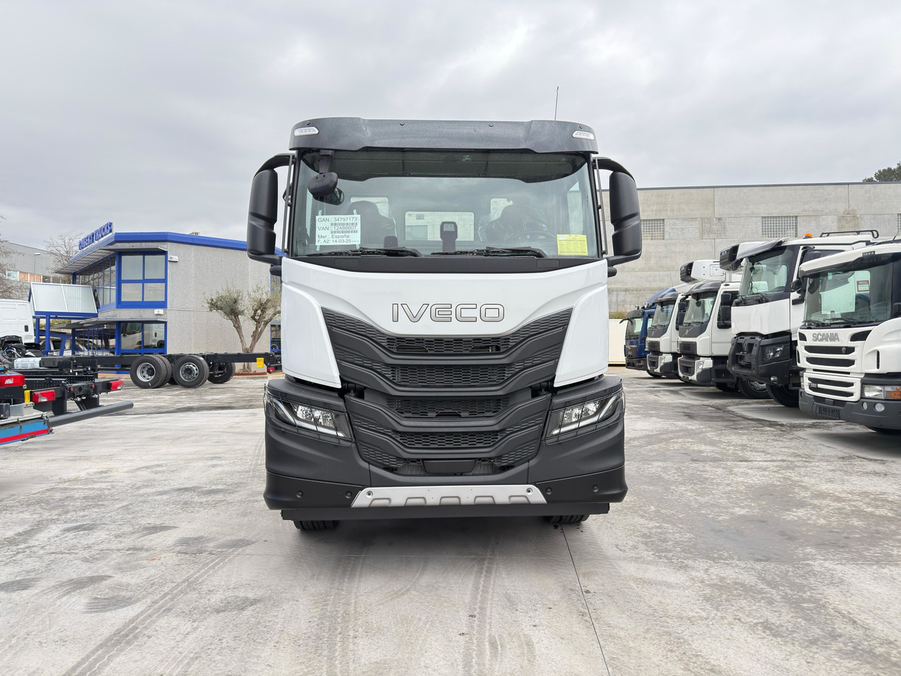 IVECO AD280X46 YPS ON X-Way E6 (Chassis) - Alvaz teherautó: 3 kép. IVECO AD280X46 YPS ON X-Way E6 (Chassis) - Alvaz teherautó: 3 kép.