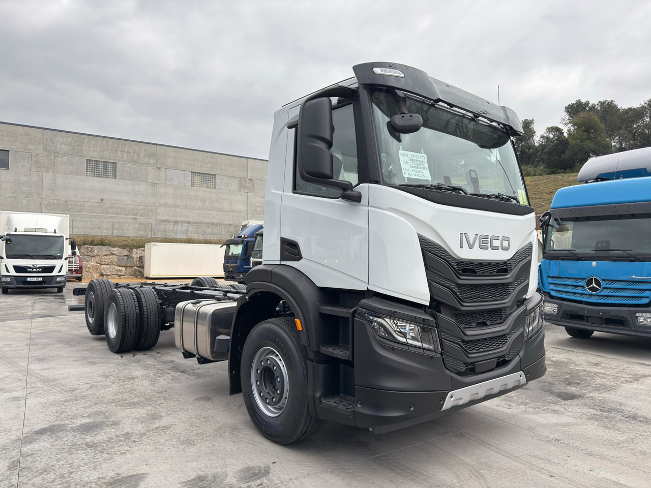 IVECO AD280X46 YPS ON X-Way E6 (Chassis) - Alvaz teherautó: 2 kép. IVECO AD280X46 YPS ON X-Way E6 (Chassis) - Alvaz teherautó: 2 kép.