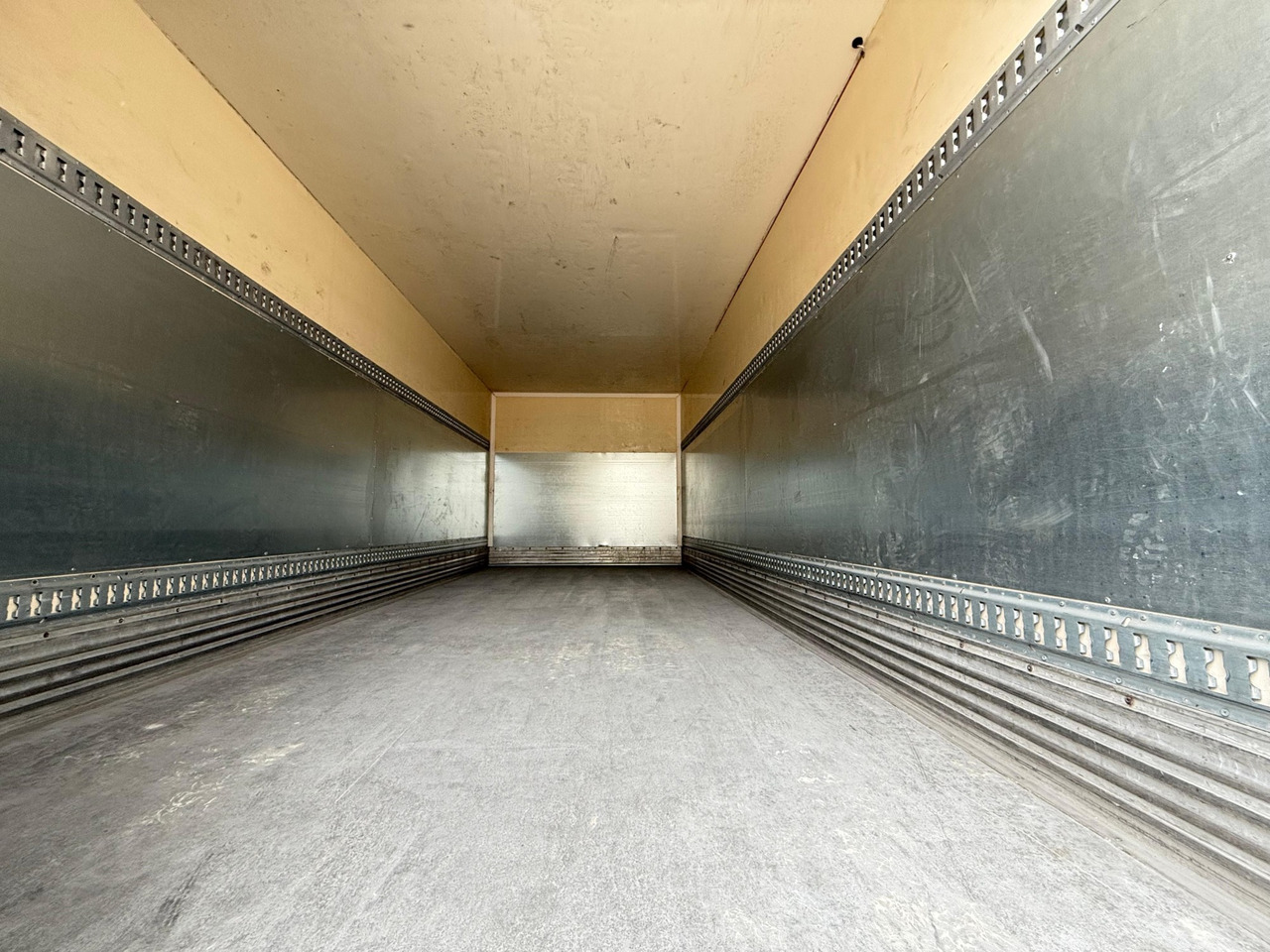 IVECO ML180E28P Eurocargo E5 (Isothermal) - Hőszigetelt teherautó: 5 kép. IVECO ML180E28P Eurocargo E5 (Isothermal) - Hőszigetelt teherautó: 5 kép.