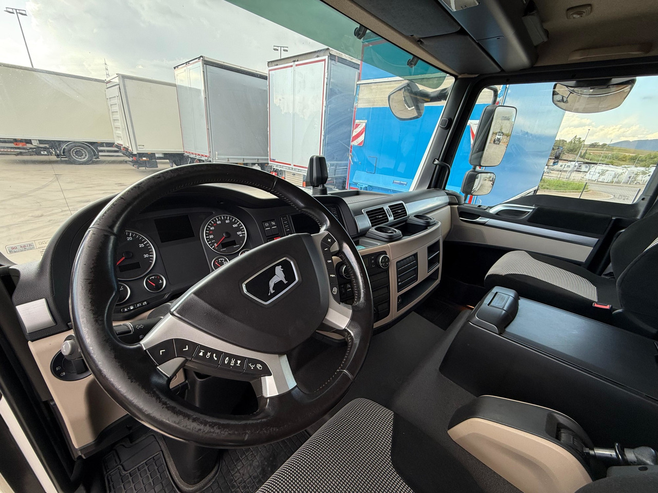 MAN 12.220 BL TGL E6 (Van) - Dobozos felépítményű teherautó: 5 kép. MAN 12.220 BL TGL E6 (Van) - Dobozos felépítményű teherautó: 5 kép.