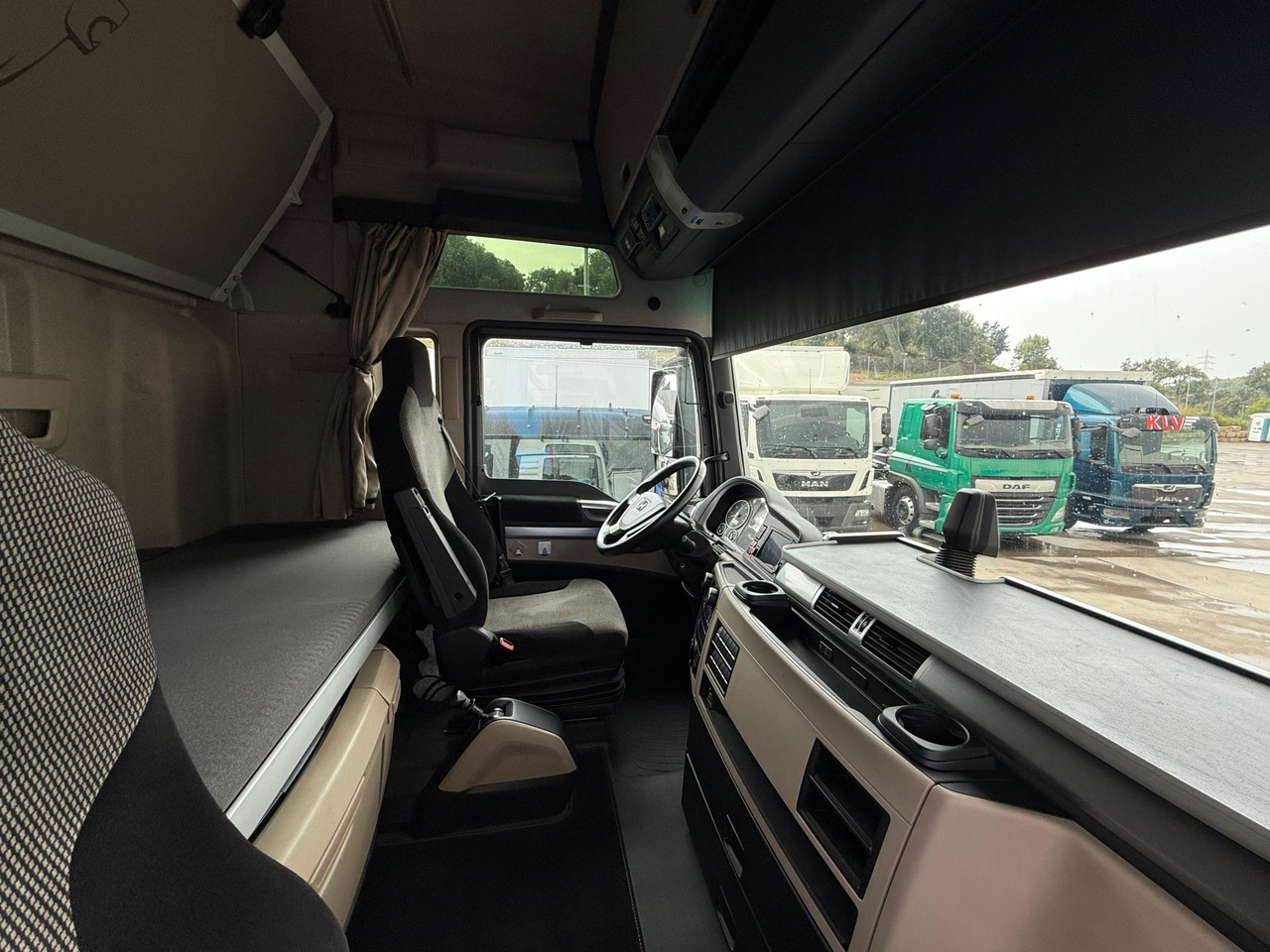 Ponyvás teherautó MAN 18.430 LL TGX E6 (Tauliner): 8 kép.
