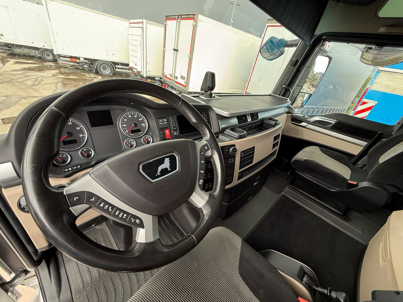 MAN 18.430 LL TGX E6 (Tauliner) - Ponyvás teherautó: 5 kép. MAN 18.430 LL TGX E6 (Tauliner) - Ponyvás teherautó: 5 kép.