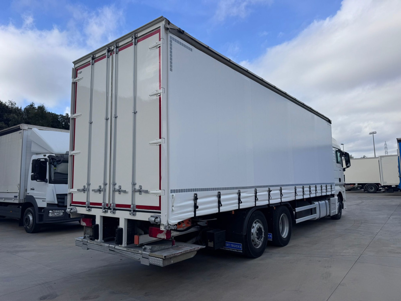 MAN 26.360 L TGX E6 (Tauliner) - Ponyvás teherautó: 4 kép. MAN 26.360 L TGX E6 (Tauliner) - Ponyvás teherautó: 4 kép.