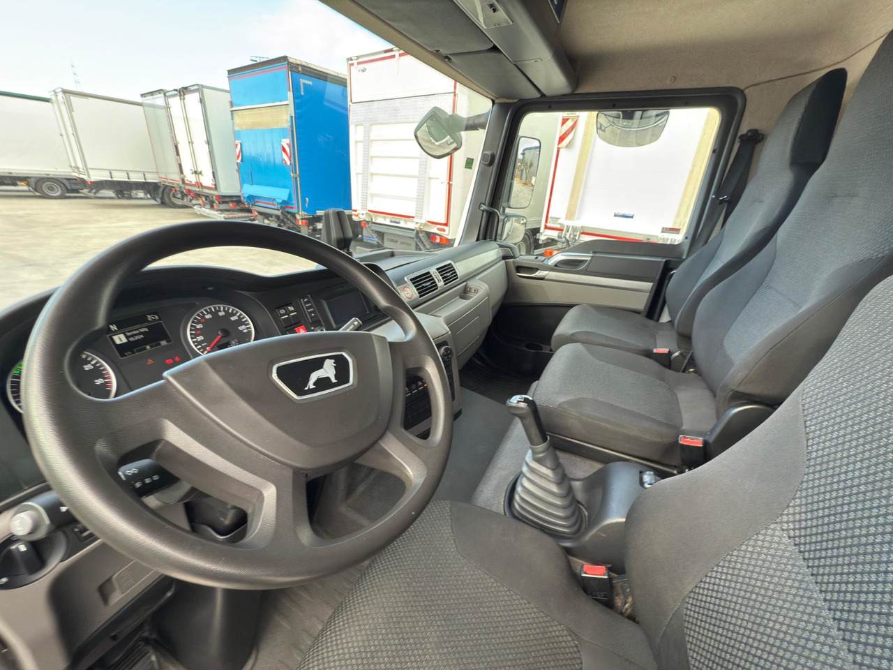 MAN 8.190 TGL E6 (VAN) - Dobozos felépítményű teherautó: 5 kép. MAN 8.190 TGL E6 (VAN) - Dobozos felépítményű teherautó: 5 kép.