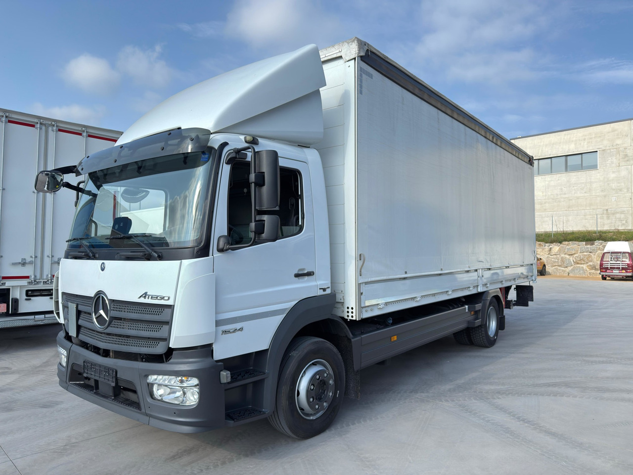 MERCEDES BENZ 15.24L Atego E6 (Semitauliner) - Ponyvás teherautó: 1 kép. MERCEDES BENZ 15.24L Atego E6 (Semitauliner) - Ponyvás teherautó: 1 kép.