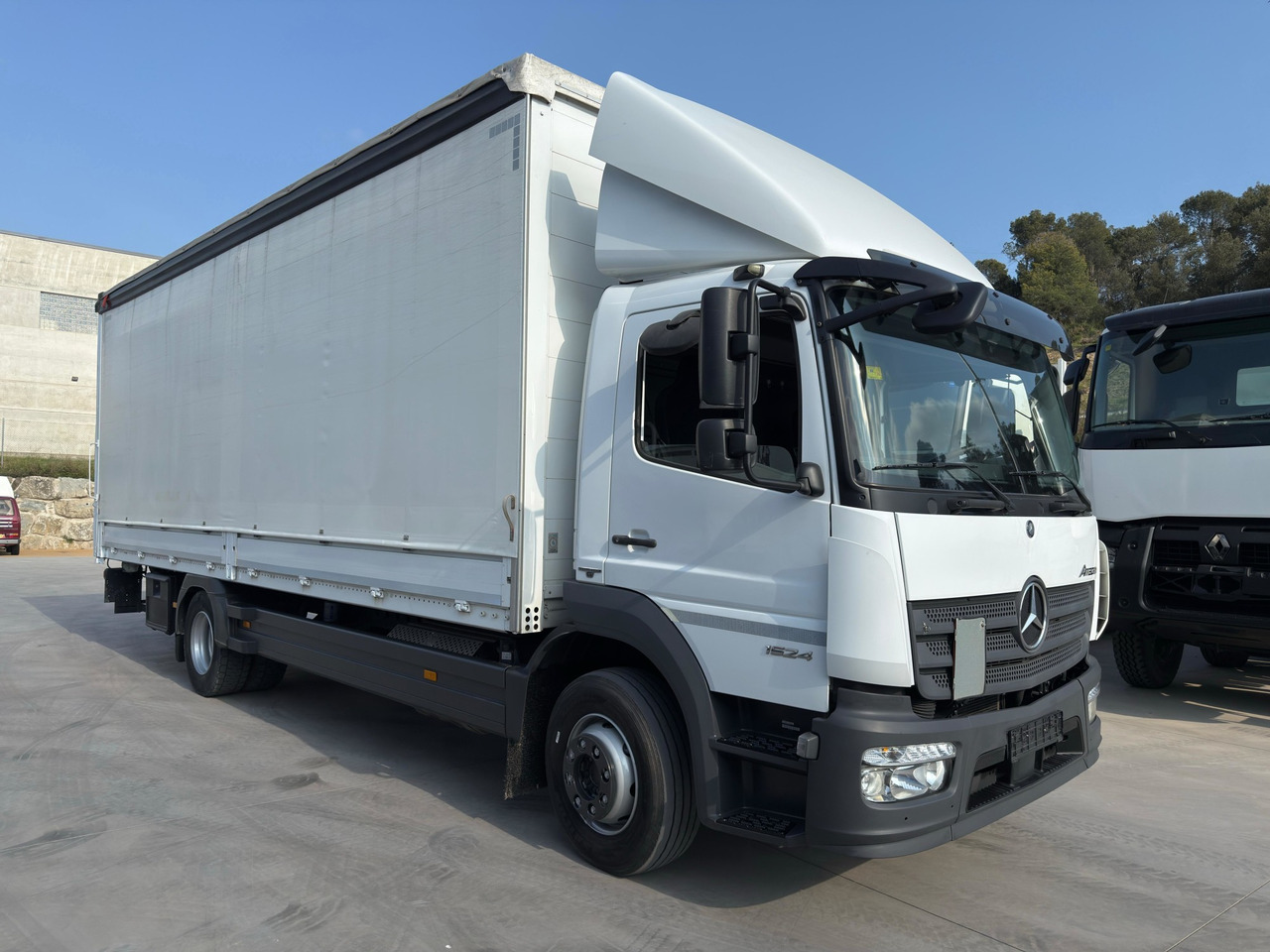 MERCEDES BENZ 15.24L Atego E6 (Semitauliner) - Ponyvás teherautó: 2 kép. MERCEDES BENZ 15.24L Atego E6 (Semitauliner) - Ponyvás teherautó: 2 kép.