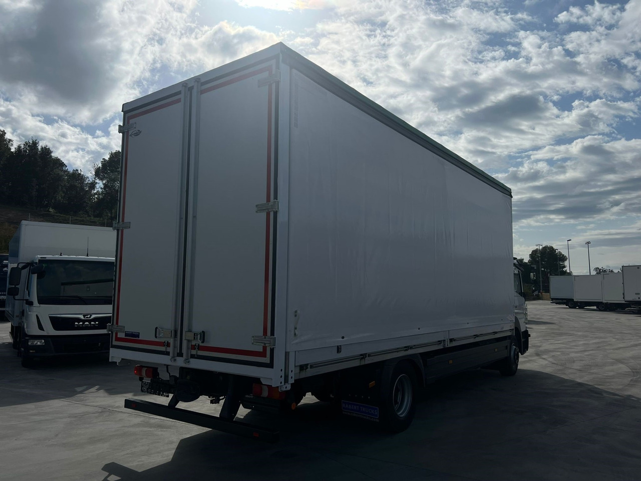 MERCEDES BENZ 15.30L Atego E6 (Semitauliner) - Ponyvás teherautó: 4 kép. MERCEDES BENZ 15.30L Atego E6 (Semitauliner) - Ponyvás teherautó: 4 kép.