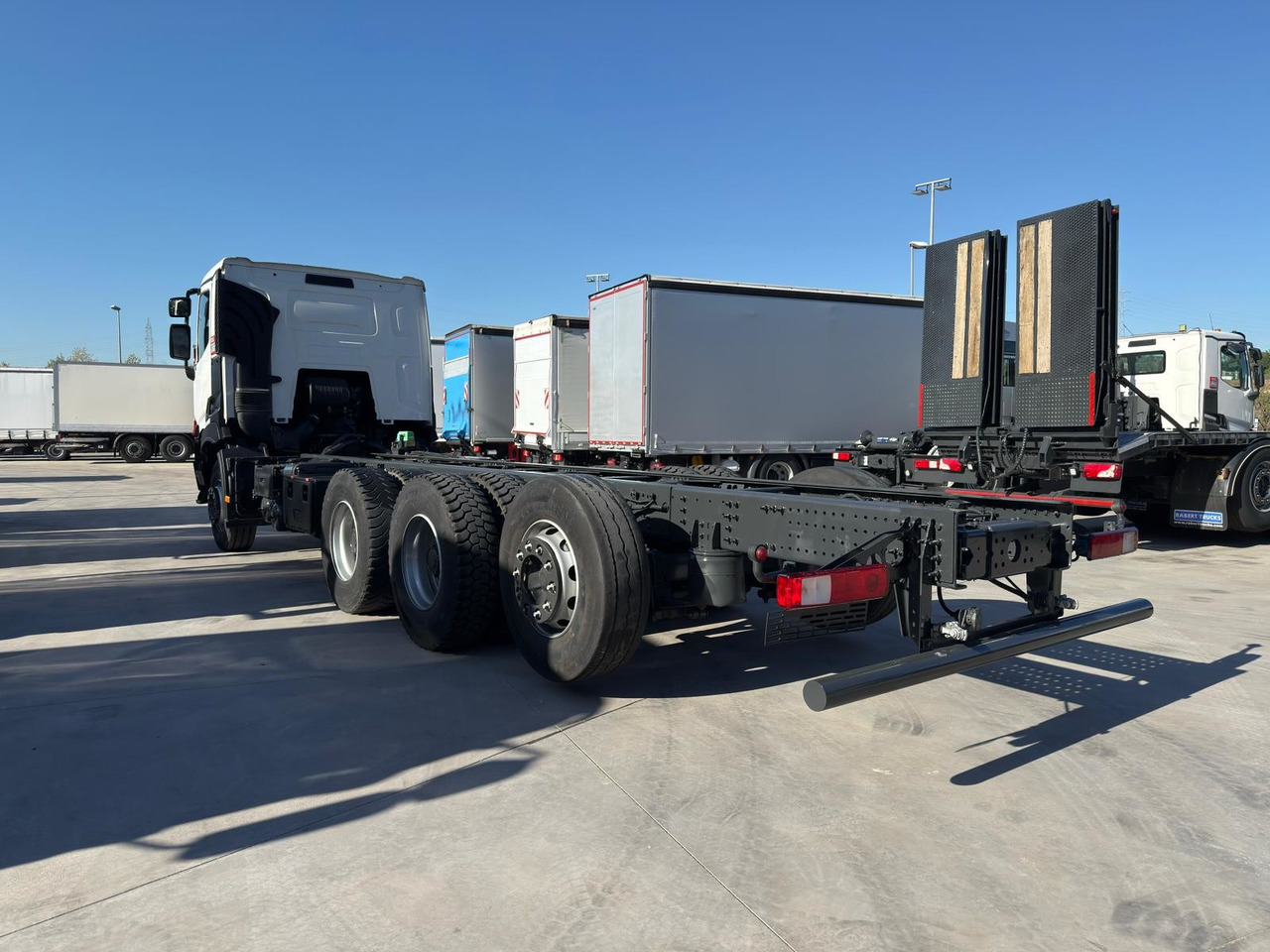 RENAULT C460 E6 (Chassis) - Alvaz teherautó: 4 kép. RENAULT C460 E6 (Chassis) - Alvaz teherautó: 4 kép.