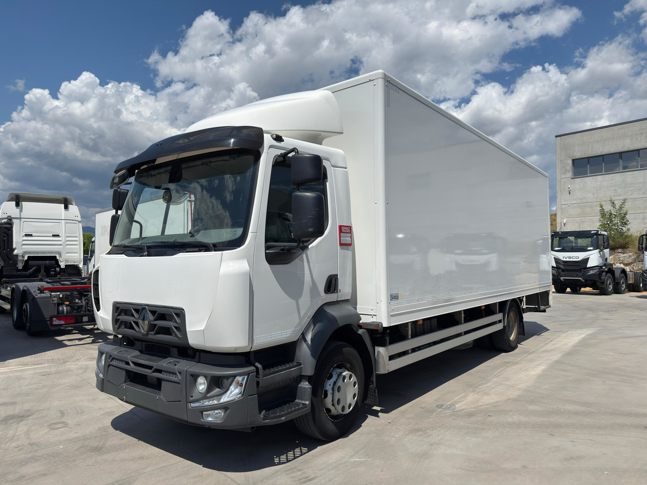 RENAULT D E6 (VAN) - Dobozos felépítményű teherautó: 1 kép. RENAULT D E6 (VAN) - Dobozos felépítményű teherautó: 1 kép.