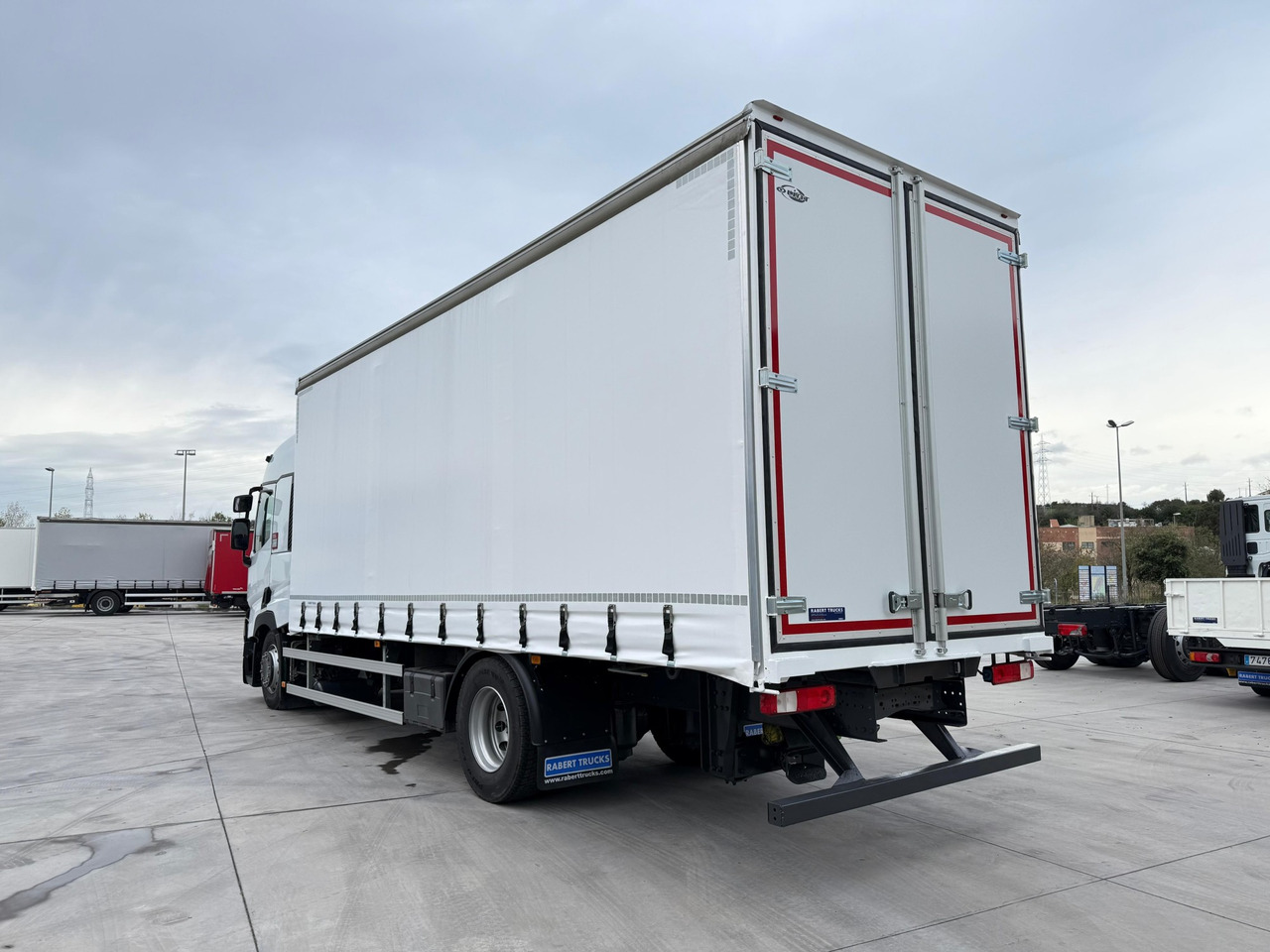 RENAULT T430 E6 (Tauliner) - Ponyvás teherautó: 3 kép. RENAULT T430 E6 (Tauliner) - Ponyvás teherautó: 3 kép.