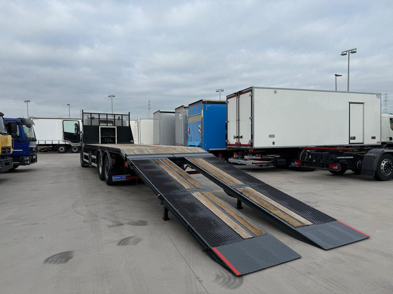 SCANIA P410 E6 (Machinery Carrier) - Autószállító teherautó: 5 kép. SCANIA P410 E6 (Machinery Carrier) - Autószállító teherautó: 5 kép.