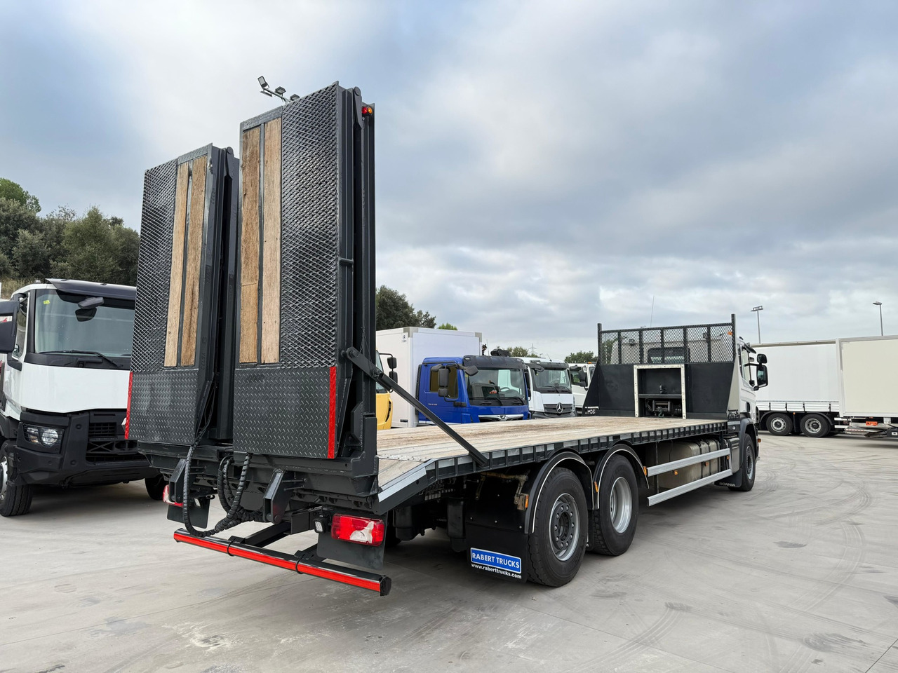 SCANIA P410 E6 (Machinery Carrier) - Autószállító teherautó: 3 kép. SCANIA P410 E6 (Machinery Carrier) - Autószállító teherautó: 3 kép.