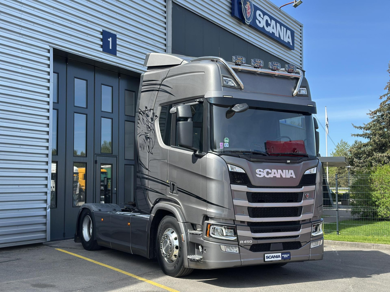 SCANIA R 450 A4x2NA - Nyergesvontató: 1 kép. SCANIA R 450 A4x2NA - Nyergesvontató: 1 kép.