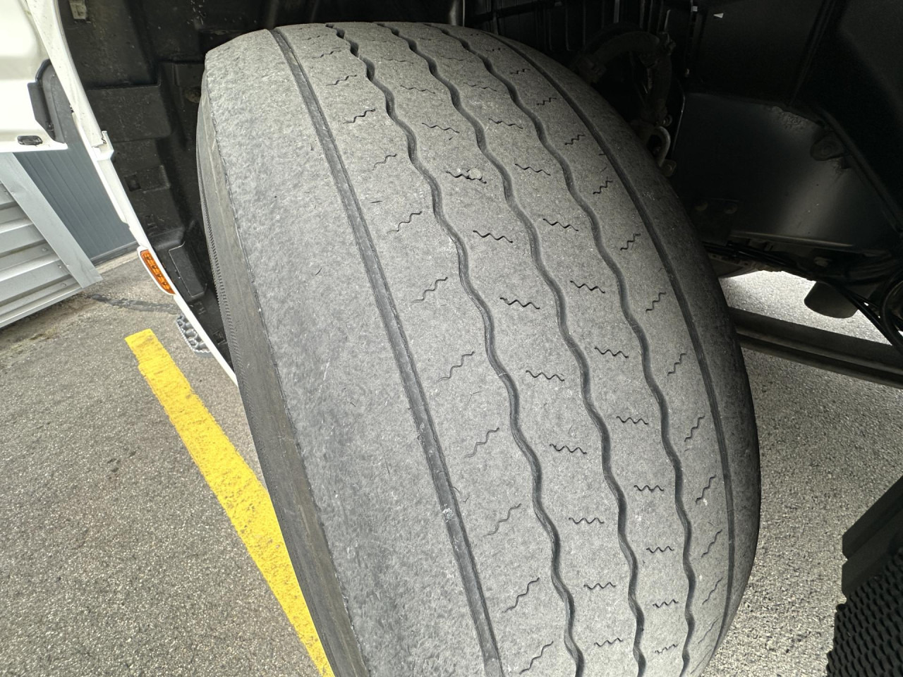 SCANIA R 450 A4x2NA - Nyergesvontató: 3 kép. SCANIA R 450 A4x2NA - Nyergesvontató: 3 kép.