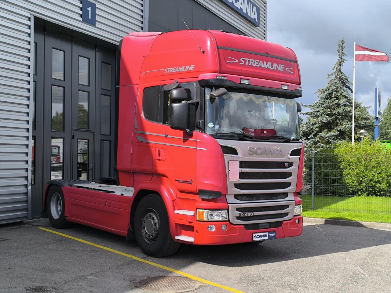 SCANIA R 450 LA4x2MNA - Nyergesvontató: 1 kép. SCANIA R 450 LA4x2MNA - Nyergesvontató: 1 kép.