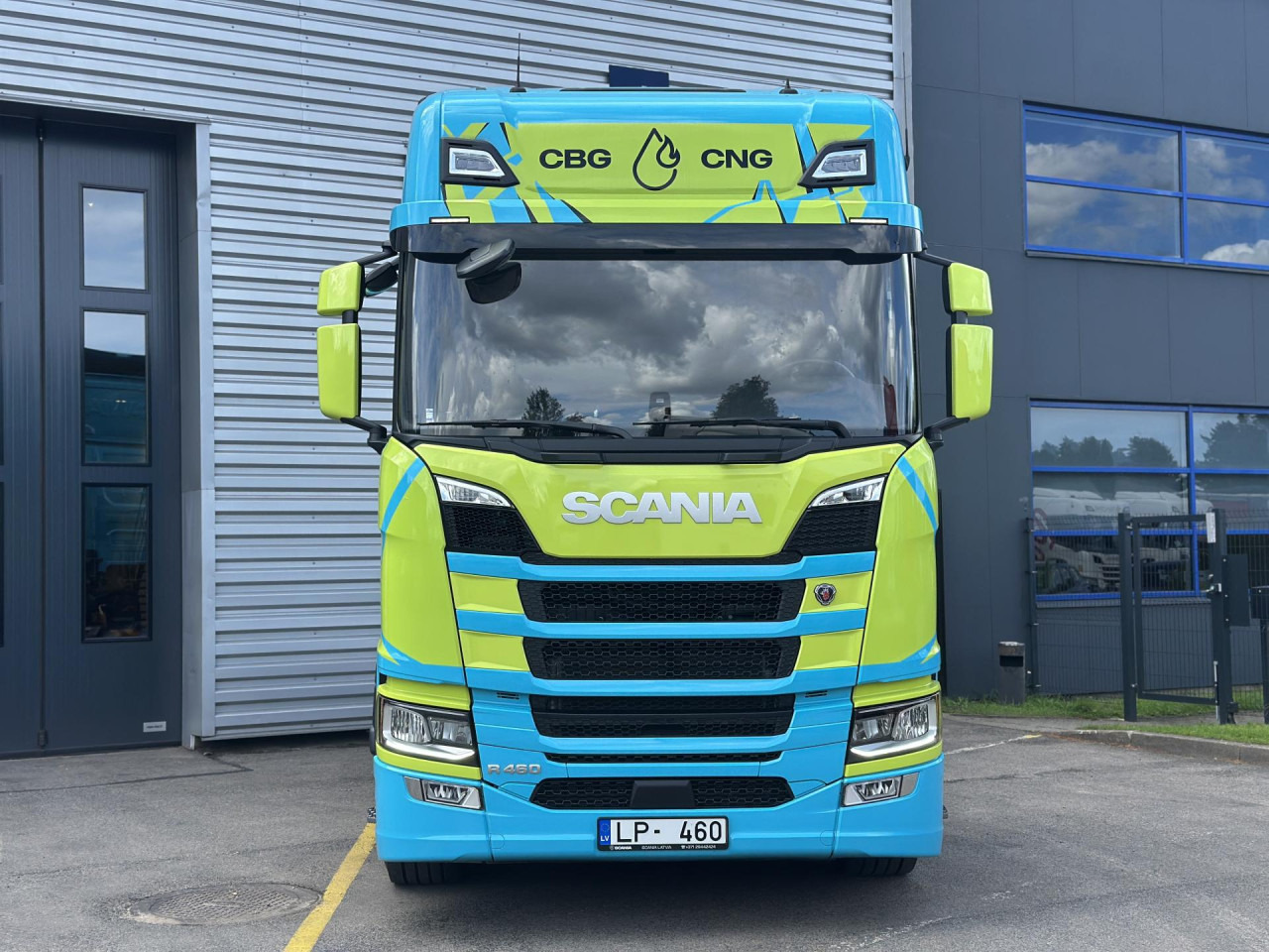 SCANIA R 460 A4x2NB - Nyergesvontató: 3 kép. SCANIA R 460 A4x2NB - Nyergesvontató: 3 kép.