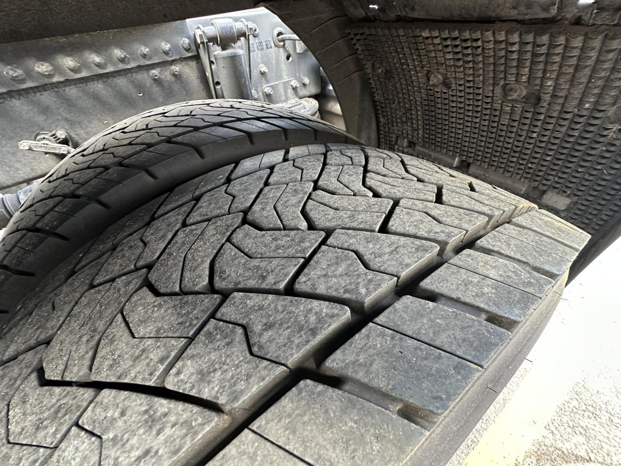 SCANIA R 460 A4x2NB - Nyergesvontató: 2 kép. SCANIA R 460 A4x2NB - Nyergesvontató: 2 kép.