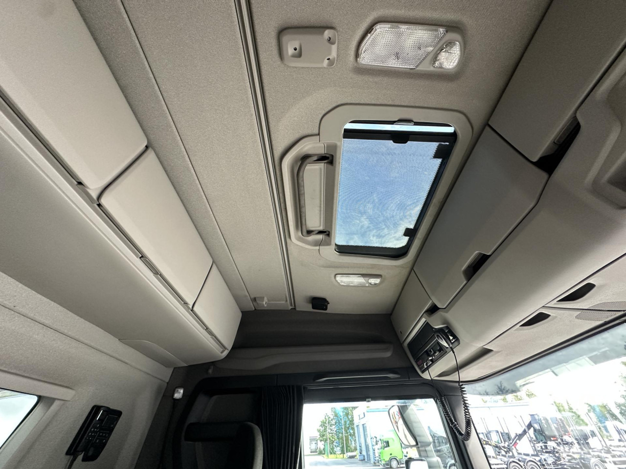 SCANIA R 450 B6x4HA - Cserefelépítményes teherautó: 3 kép. SCANIA R 450 B6x4HA - Cserefelépítményes teherautó: 3 kép.