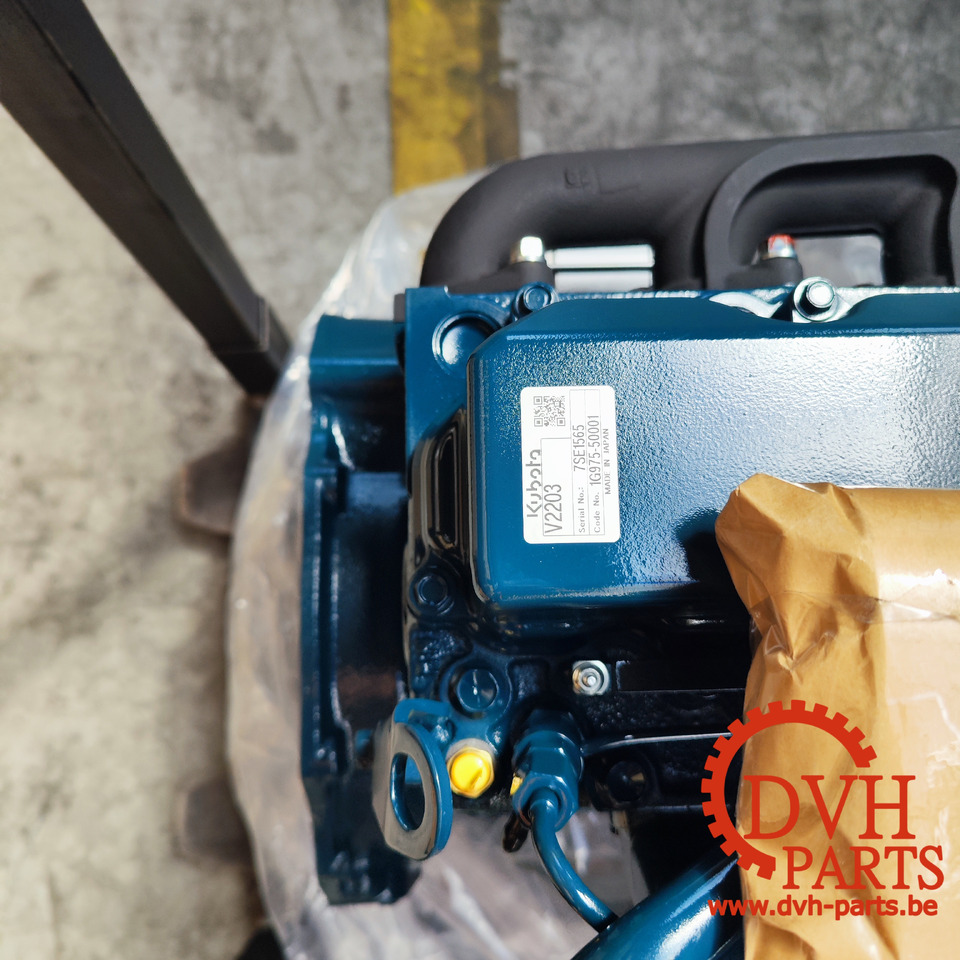 KUBOTA V2203 - Motor - Építőipari gépek: 5 kép. KUBOTA V2203 - Motor - Építőipari gépek: 5 kép.