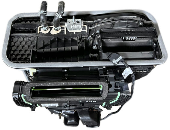 Mercedes-Benz MP5 - Alkatrész: 2 kép. Mercedes-Benz MP5 - Alkatrész: 2 kép.