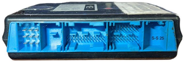 Continental IVECO EM-L 1365.0121200000 504230342 - ECU: 1 kép. Continental IVECO EM-L 1365.0121200000 504230342 - ECU: 1 kép.