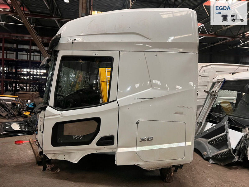 DAF XG - Fülke és belső tér: 2 kép. DAF XG - Fülke és belső tér: 2 kép.