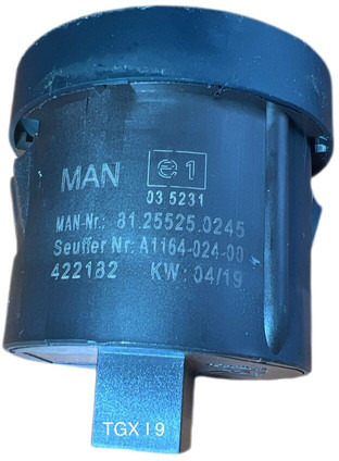 MAN 2019 - Műszerfal: 2 kép. MAN 2019 - Műszerfal: 2 kép.