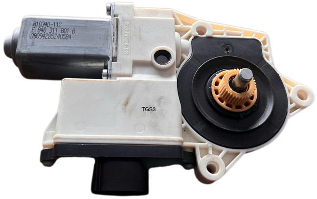 MAN - Ablakemelő motor: 2 kép. MAN - Ablakemelő motor: 2 kép.