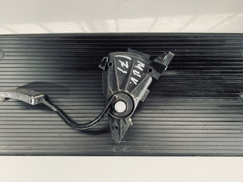 MAN - Pedál: 2 kép. MAN - Pedál: 2 kép.