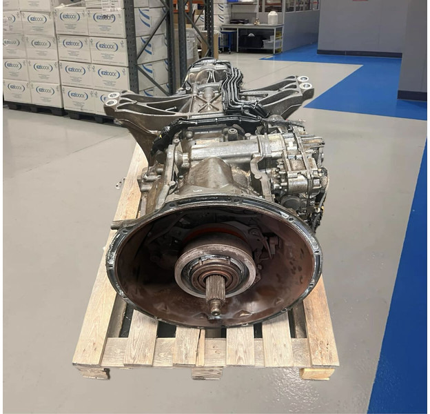 Mercedes-Benz G211-12 Euro 6 - Sebességváltó: 2 kép. Mercedes-Benz G211-12 Euro 6 - Sebességváltó: 2 kép.