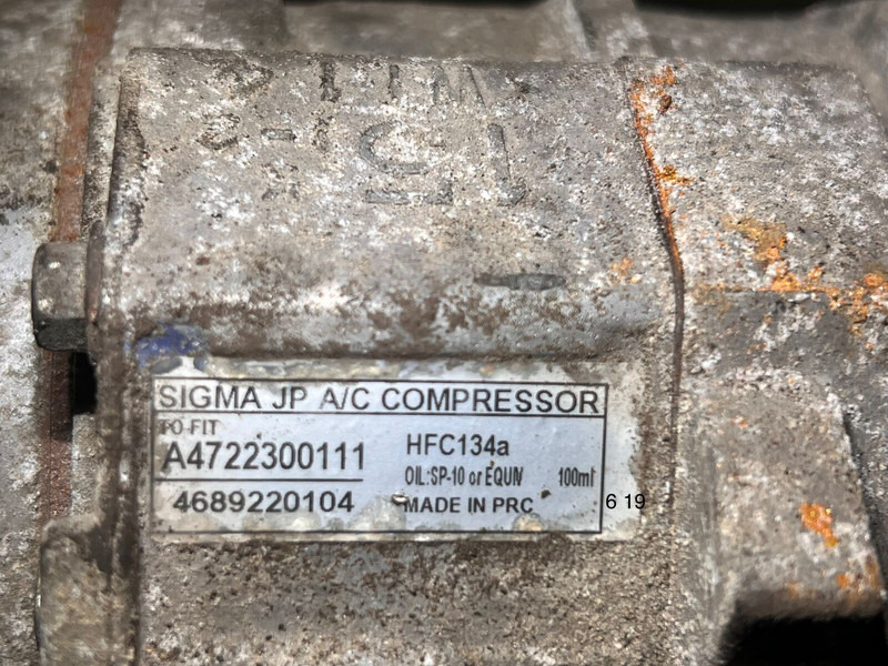 Mercedes-Benz - Klímakompresszor: 2 kép. Mercedes-Benz - Klímakompresszor: 2 kép.