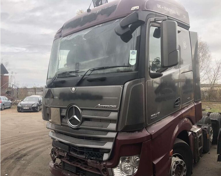 Mercedes-Benz ACTROS - Nyergesvontató: 1 kép. Mercedes-Benz ACTROS - Nyergesvontató: 1 kép.