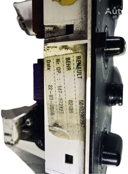 Renault MAGNUM - Műszerfal: 2 kép. Renault MAGNUM - Műszerfal: 2 kép.