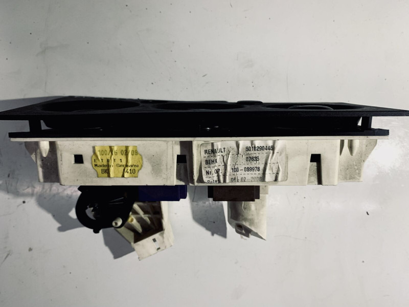 Renault MAGNUM - Műszerfal: 3 kép. Renault MAGNUM - Műszerfal: 3 kép.