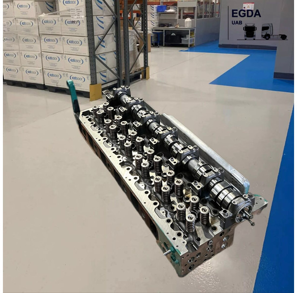 Volvo Cylinder head - Motor: 3 kép. Volvo Cylinder head - Motor: 3 kép.