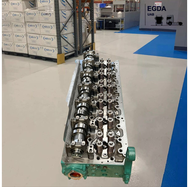 Volvo Cylinder head - Motor: 5 kép. Volvo Cylinder head - Motor: 5 kép.