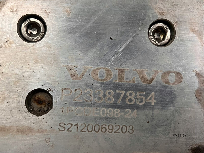 Volvo - Kipufogórendszer: 2 kép. Volvo - Kipufogórendszer: 2 kép.