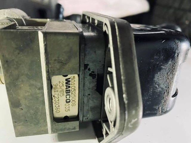 Wabco 5 - Fülke és belső tér: 3 kép. Wabco 5 - Fülke és belső tér: 3 kép.