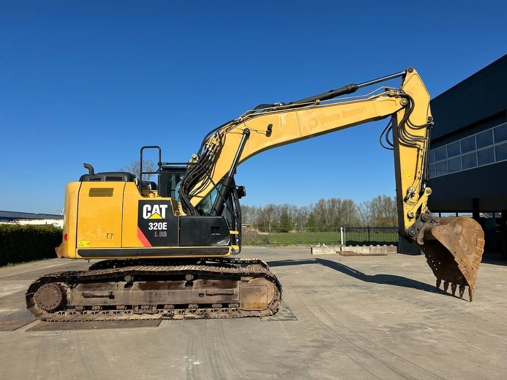 CAT 320 E - Lánctalpas kotró: 5 kép. CAT 320 E - Lánctalpas kotró: 5 kép.