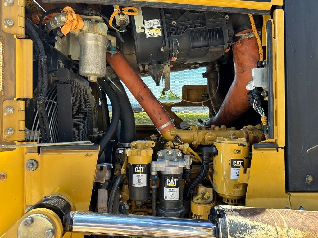 CAT D 6 N LGP - Buldózer: 4 kép. CAT D 6 N LGP - Buldózer: 4 kép.