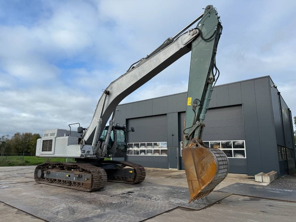 Hitachi ZX 470 LC H-3 - Lánctalpas kotró: 4 kép. Hitachi ZX 470 LC H-3 - Lánctalpas kotró: 4 kép.