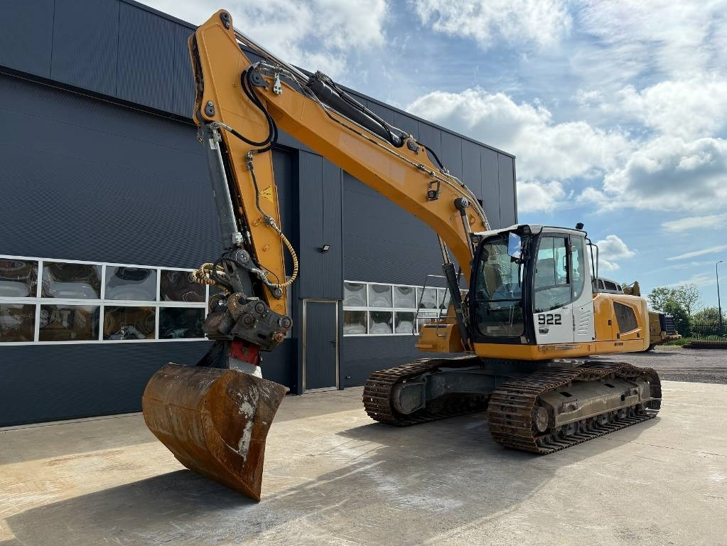 Liebherr R922 LC - Lánctalpas kotró: 2 kép. Liebherr R922 LC - Lánctalpas kotró: 2 kép.