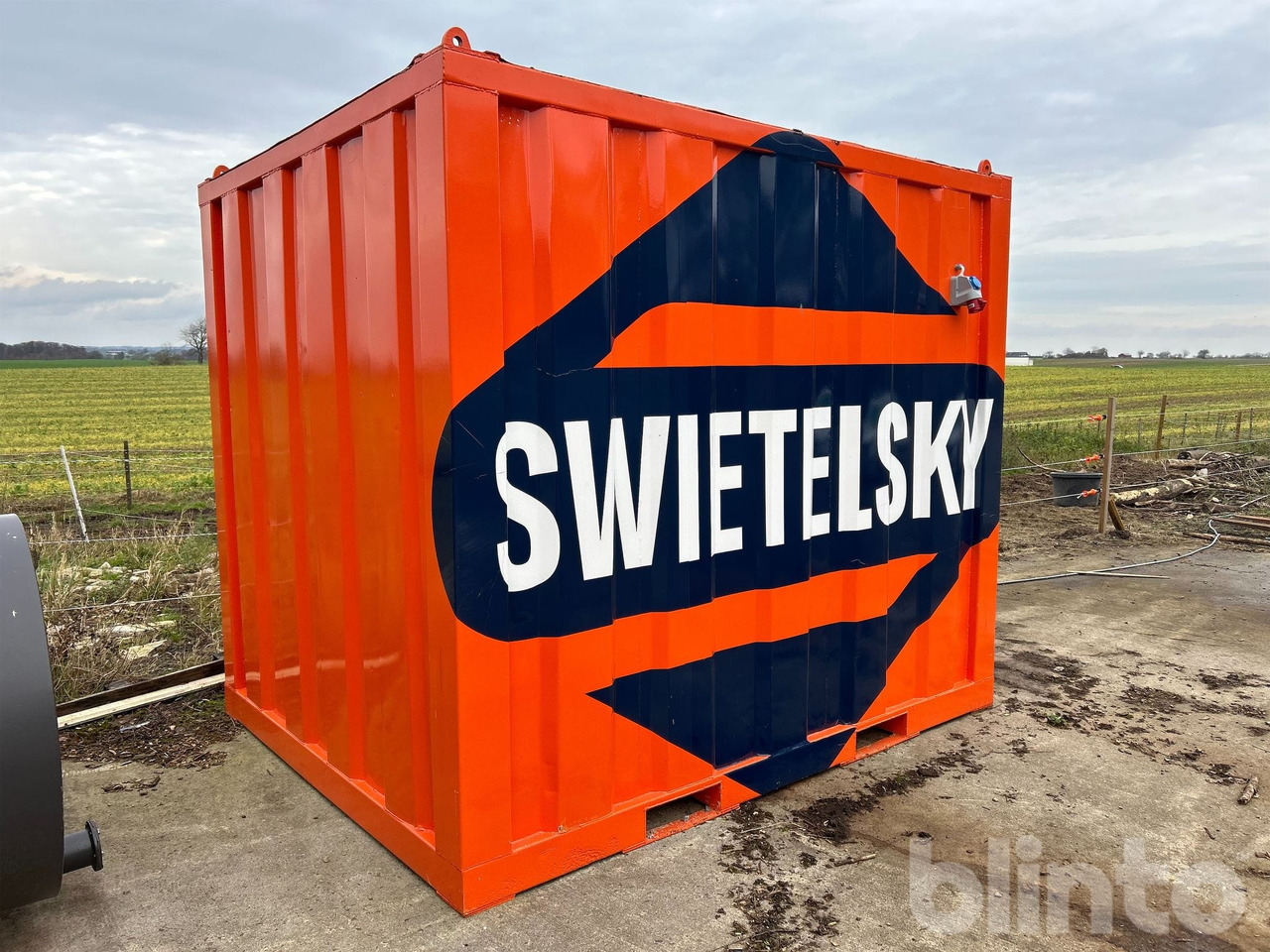 10 fot Isolerad - Konténerház: 3 kép. 10 fot Isolerad - Konténerház: 3 kép.