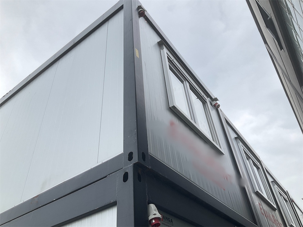 Anga - Konténerház: 4 kép. Anga - Konténerház: 4 kép.