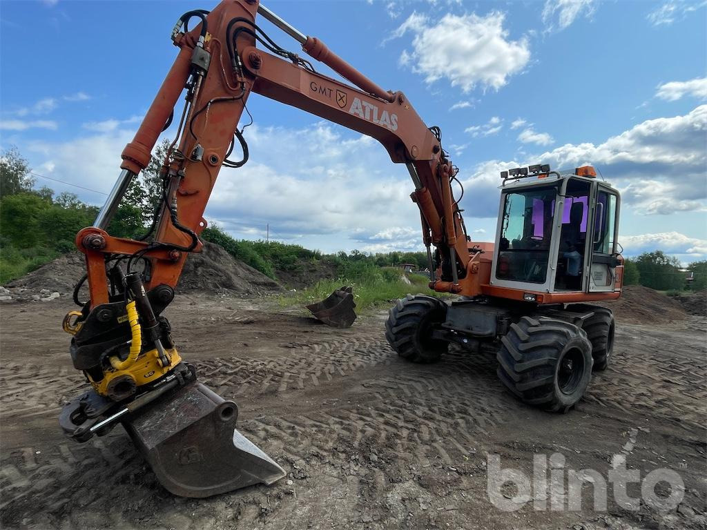 Atlas 1104 - Gumikerekes kotró: 2 kép. Atlas 1104 - Gumikerekes kotró: 2 kép.